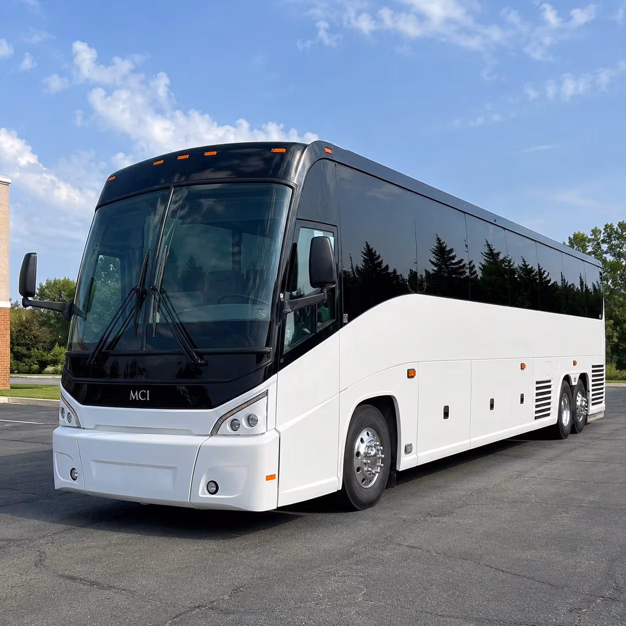 airport hotel shuttle buses along us 41 and daniels parkway