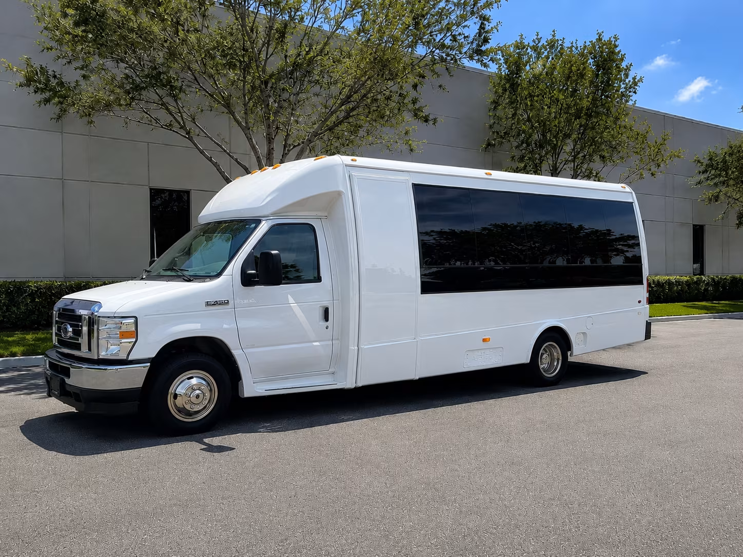 corporate airport transfer buses to and from rsw
