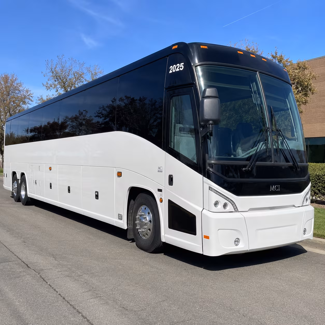 fort myers charter bus rentals for daily workforce commutes